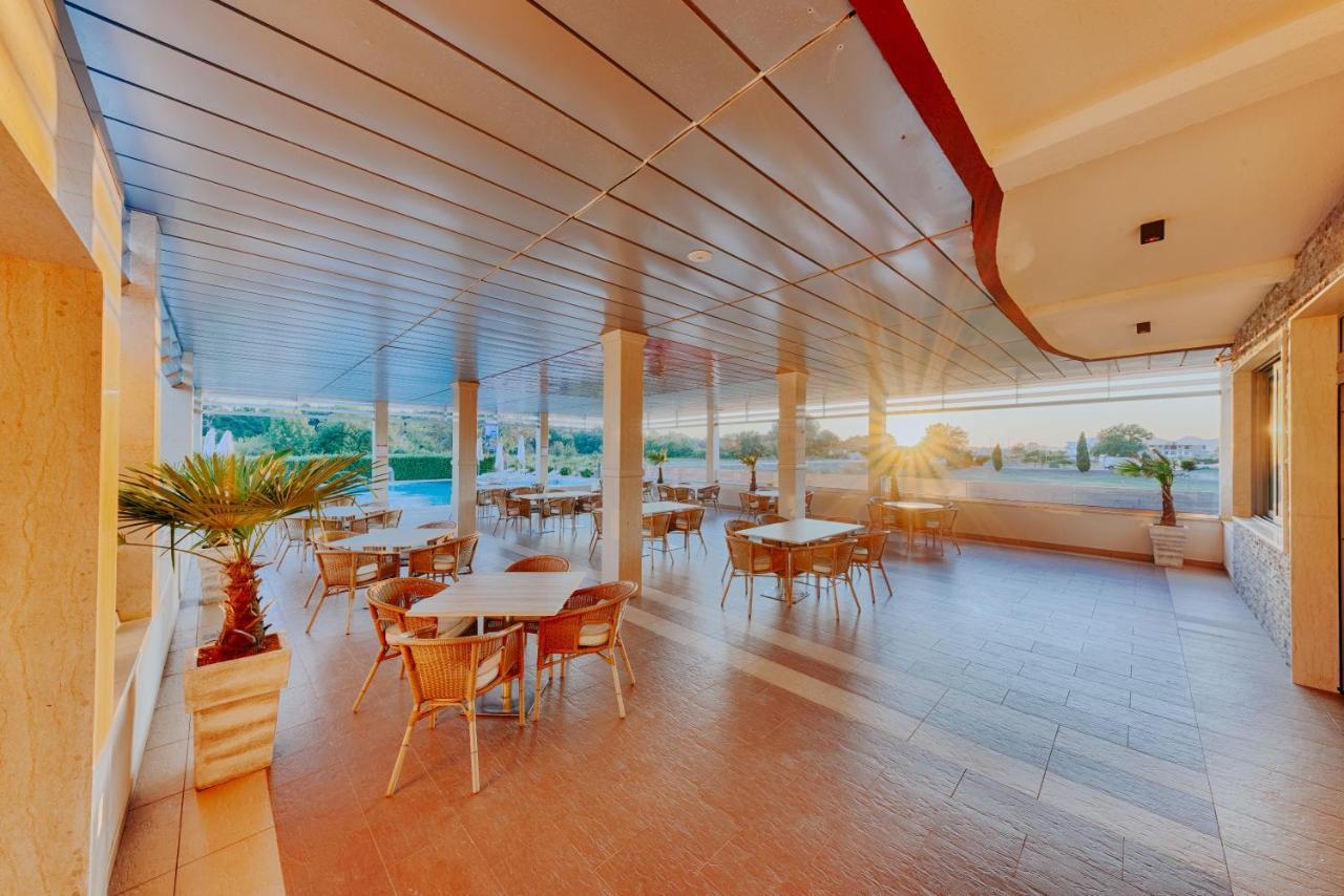 Hotel Lion Ulcinj Exteriér fotografie